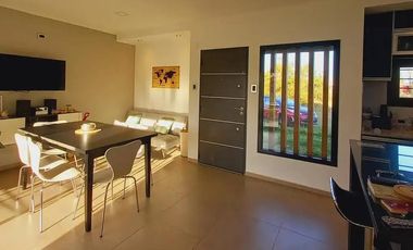 Casa en Faro Del Leyes - Arroyo Leyes, 2 Dorm, Cochera Doble, Galeria