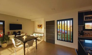 Casa en Faro Del Leyes - Arroyo Leyes, 2 Dorm, Cochera Doble, Galeria