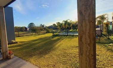 Casa en Faro Del Leyes - Arroyo Leyes, 2 Dorm, Cochera Doble, Galeria