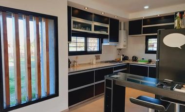 Casa en Faro Del Leyes - Arroyo Leyes, 2 Dorm, Cochera Doble, Galeria