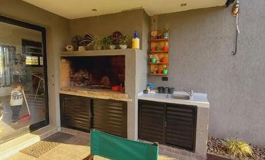 Casa en Faro Del Leyes - Arroyo Leyes, 2 Dorm, Cochera Doble, Galeria