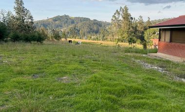 En arriendo casa de campo con Cancha de Tenis y Amplio Terreno en Jadán -  a 35 minutos de Cuenca
