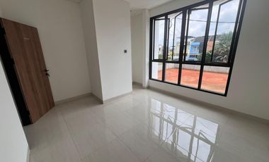 Dijual Rumah Minimalis 2 Lantai Brand New Sudah SHM Bisa KPR Duri Kosambi Sebelah Green Lake City Kalideres Cengkareng Jakarta Barat