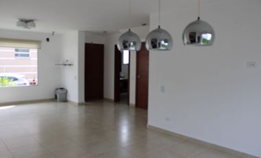 RENTA AMPLIA CASA EN SECTOR VILLA VEGA DENTRO DE CONJUNTO