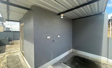 Casa en la Av Abraham Calazacon