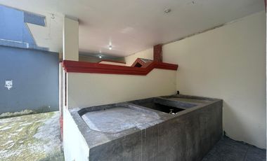 Casa en la Av Abraham Calazacon