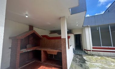 Casa en la Av Abraham Calazacon