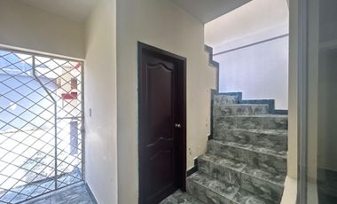 Casa en la Av Abraham Calazacon
