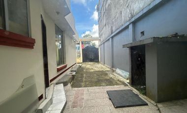 Casa en la Av Abraham Calazacon