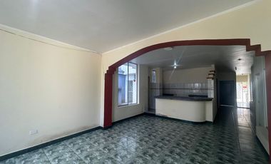 Casa en la Av Abraham Calazacon