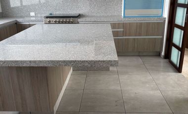 Penthouse amplio doble altura,dos niveles, doble filtro de seguridad, amenidades