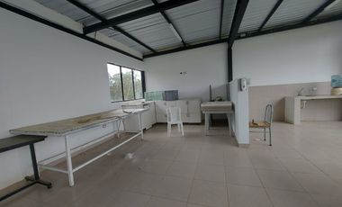 bodega taller terreno lote de arriendo alquiler en cuenca ecuador monay baguanchi ideal para almacenaje o taller mecánico