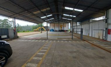 bodega taller terreno lote de arriendo alquiler en cuenca ecuador monay baguanchi ideal para almacenaje o taller mecánico