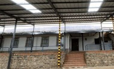 Bodega Nave Industrial de arriendo alquiler en cuenca ecuador sistema contra incendios sector Uncovia
