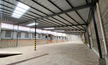 Bodega Nave Industrial de arriendo alquiler en cuenca ecuador sistema contra incendios sector Uncovia