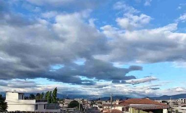 se vende Casa de campo área total 500 metros en cotacachi Imbabura Ecuador urbano