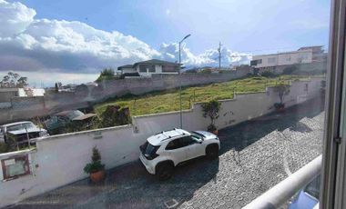 CASA EN VENTA EN CONJUNTO SAN ISIDRO DEL INCA