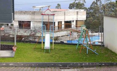 CASA EN VENTA EN CONJUNTO SAN ISIDRO DEL INCA