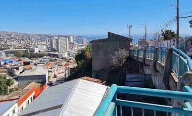 se vende terreno 150 mts2 app y casa con daño estructural.