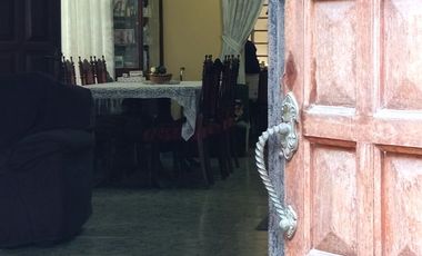 CHORRILLOS REMATO MIS ACC. DERECHOS DEL 50% DE CASA 2 PISOS+AIRES 180M2 $90 MIL DOLARES, ENTREGA INMEDIATA, URB. LOS LAURELES, ZONA RESIDENCIAL.