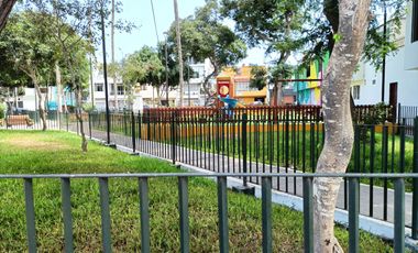 CHORRILLOS REMATO MIS ACC. DERECHOS DEL 50% DE CASA 2 PISOS+AIRES 180M2 $90 MIL DOLARES, ENTREGA INMEDIATA, URB. LOS LAURELES, ZONA RESIDENCIAL.