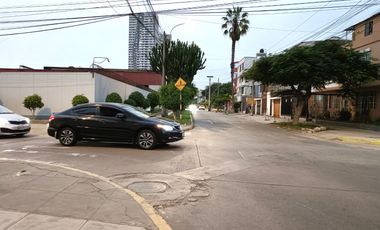 CHORRILLOS REMATO MIS ACC. DERECHOS DEL 50% DE CASA 2 PISOS+AIRES 180M2 $90 MIL DOLARES, ENTREGA INMEDIATA, URB. LOS LAURELES, ZONA RESIDENCIAL.