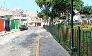 CHORRILLOS REMATO MIS ACC. DERECHOS DEL 50% DE CASA 2 PISOS+AIRES 180M2 $90 MIL DOLARES, ENTREGA INMEDIATA, URB. LOS LAURELES, ZONA RESIDENCIAL.