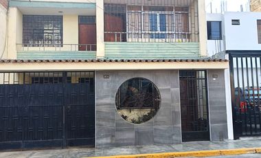 Chorrillos, Remato 50% Acciones y Derechos de Casa 2 Pisos+Azotea 180m2 $90 Mil Dolares, Zona Residencial