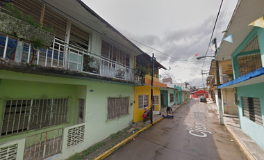CASA EN VENTA EN LAS CHOAPAS : Colonia Tepito : A Pasos del Mercado Municipal y Avenida 20 de Noviembre