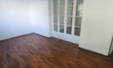 Habitacional y Comercial! Arriendo en Nueva de Valdés 951, Santiago de 5 dormitorios, 3 Baños, Subterráneo, Patio, Bodega.