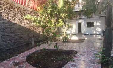 Habitacional y Comercial! Arriendo en Nueva de Valdés 951, Santiago de 5 dormitorios, 3 Baños, Subterráneo, Patio, Bodega.