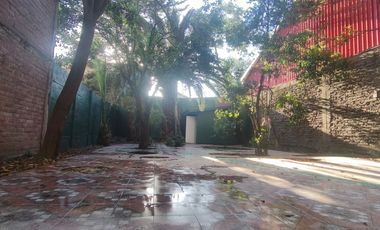 Habitacional y Comercial! Arriendo en Nueva de Valdés 951, Santiago de 5 dormitorios, 3 Baños, Subterráneo, Patio, Bodega.