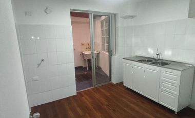 Habitacional y Comercial! Arriendo en Nueva de Valdés 951, Santiago de 5 dormitorios, 3 Baños, Subterráneo, Patio, Bodega.