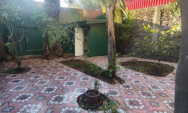 Habitacional y Comercial! Arriendo en Nueva de Valdés 951, Santiago de 5 dormitorios, 3 Baños, Subterráneo, Patio, Bodega.