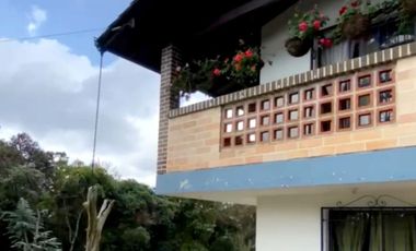 VENTA DE HERMOSA FINCA DE 2.042 MT2, CON CASA DE 200 MT2, VEREDA EL PLACER, SANTA ELENA, MEDELLIN, ANTIOQUIA