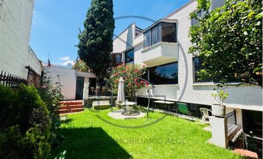 LOMAS DE BEZARES, CASA CON GRAN POTENCIAL DE REMODELACIÓN