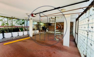 LOMAS DE BEZARES, CASA CON GRAN POTENCIAL DE REMODELACIÓN