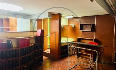LOMAS DE BEZARES, CASA CON GRAN POTENCIAL DE REMODELACIÓN