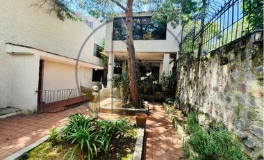 LOMAS DE BEZARES, CASA CON GRAN POTENCIAL DE REMODELACIÓN