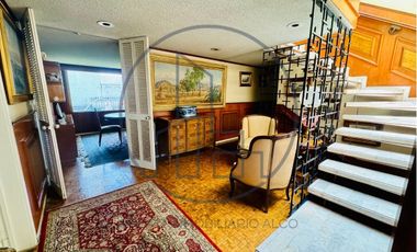 LOMAS DE BEZARES, CASA CON GRAN POTENCIAL DE REMODELACIÓN