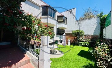 LOMAS DE BEZARES, CASA CON GRAN POTENCIAL DE REMODELACIÓN