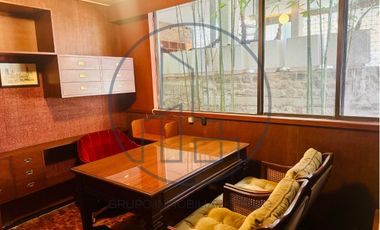 LOMAS DE BEZARES, CASA CON GRAN POTENCIAL DE REMODELACIÓN