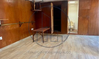 LOMAS DE BEZARES, CASA CON GRAN POTENCIAL DE REMODELACIÓN