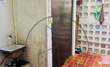 LOMAS DE BEZARES, CASA CON GRAN POTENCIAL DE REMODELACIÓN