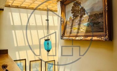 LOMAS DE BEZARES, CASA CON GRAN POTENCIAL DE REMODELACIÓN