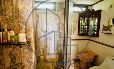 LOMAS DE BEZARES, CASA CON GRAN POTENCIAL DE REMODELACIÓN