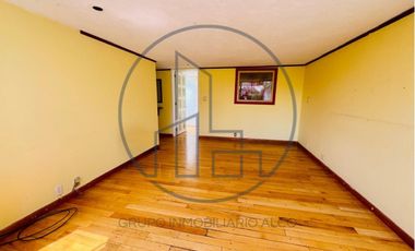 LOMAS DE BEZARES, CASA CON GRAN POTENCIAL DE REMODELACIÓN