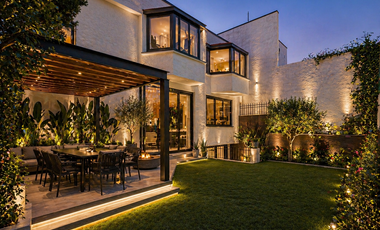 LOMAS DE BEZARES, CASA CON GRAN POTENCIAL DE REMODELACIÓN
