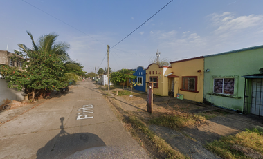 CASA EN VENTA EN COATZACOALCOS : Ciudad Olmeca (Santa Fe) : A Pasos de Avenida Universidad Veracruzana y Puerto México