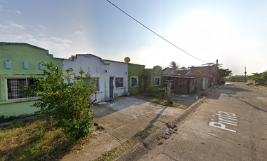 CASA EN VENTA EN COATZACOALCOS : Ciudad Olmeca (Santa Fe) : A Pasos de Avenida Universidad Veracruzana y Puerto México